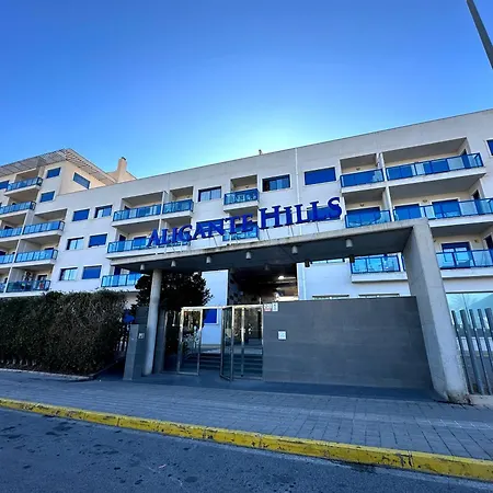 Hills Luxury Beach لقنت